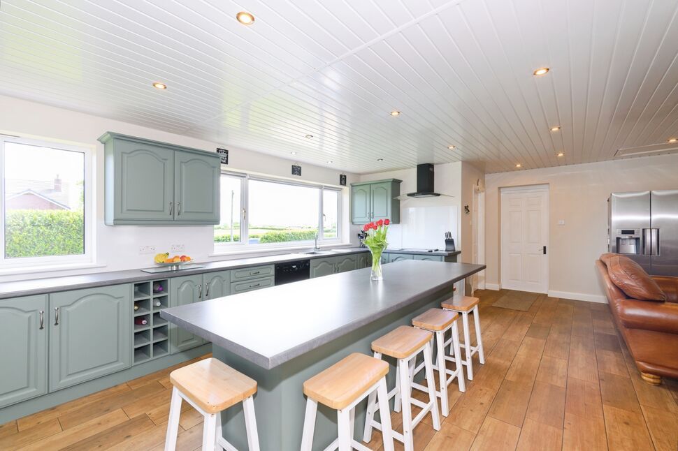 Kitchen / Dining / Snug