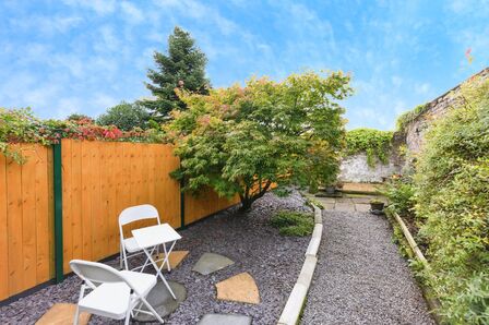 2 bedroom Mid Terrace House for sale