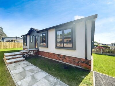 2 bedroom Detached Property for sale