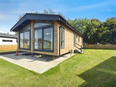 2 bedroom Detached Property for sale