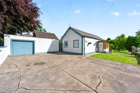 2 bedroom Detached Bungalow for sale