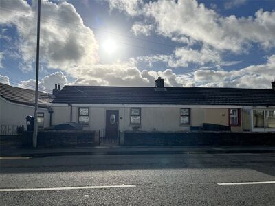 2 bedroom Mid Terrace Bungalow for sale