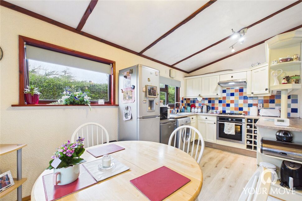 Kitchen / Dining Area