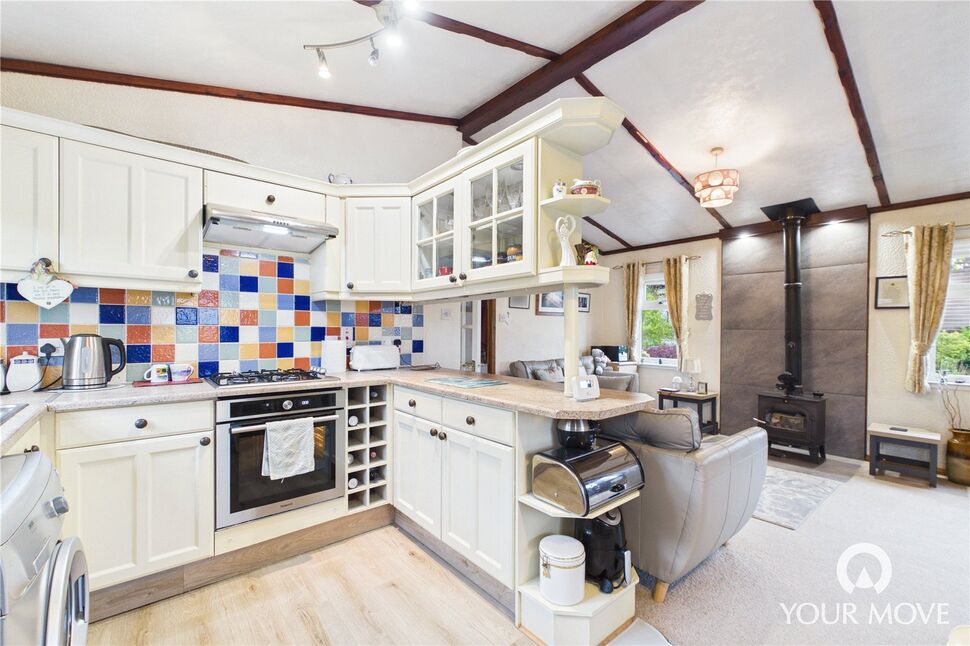 Kitchen / Dining Area
