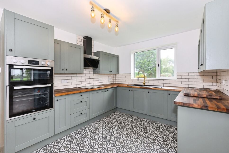 Kitchen / Breakfast Room