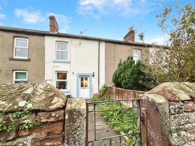2 bedroom Mid Terrace House for sale