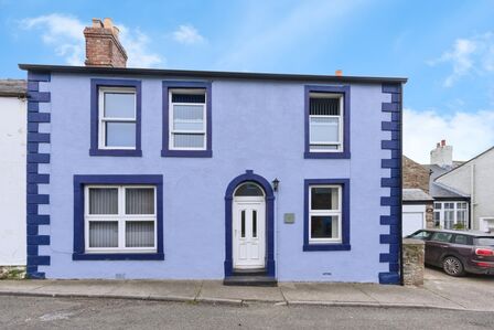 3 bedroom Mid Terrace House for sale