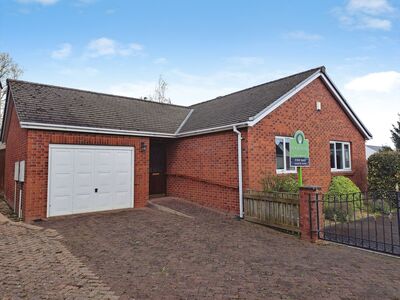 Brookfields, 2 bedroom Detached Bungalow for sale, &pound;250,000
