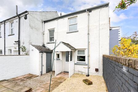 2 bedroom End Terrace House for sale