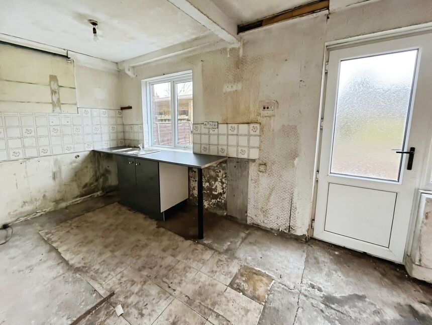 Kitchen / Breakfast Room