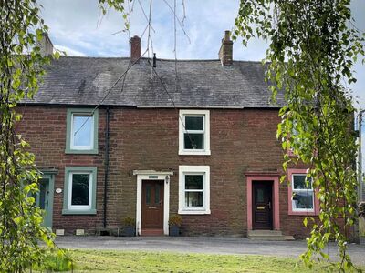 2 bedroom Mid Terrace House for sale