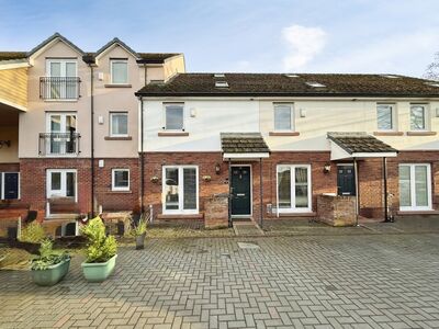 2 bedroom Mid Terrace House for sale