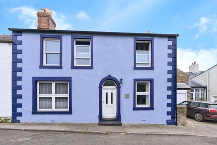 3 bedroom Mid Terrace House for sale