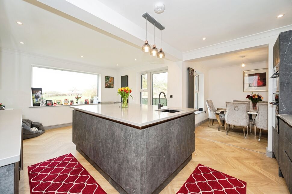 Kitchen / Breakfast / Snug