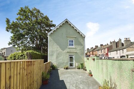 2 bedroom End Terrace House for sale