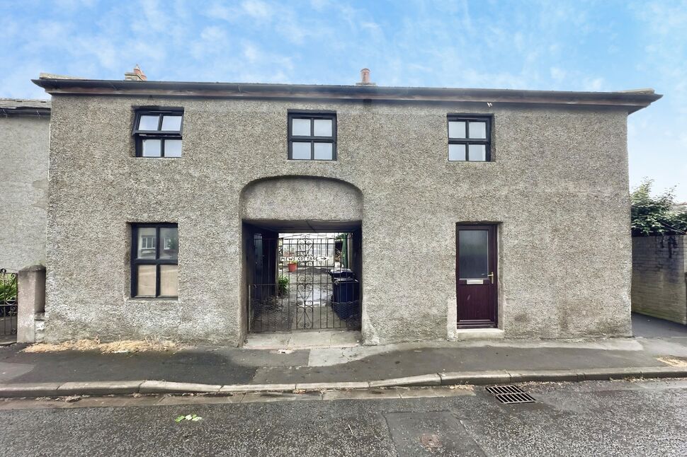 3 bedroom Mid Terrace Property for sale