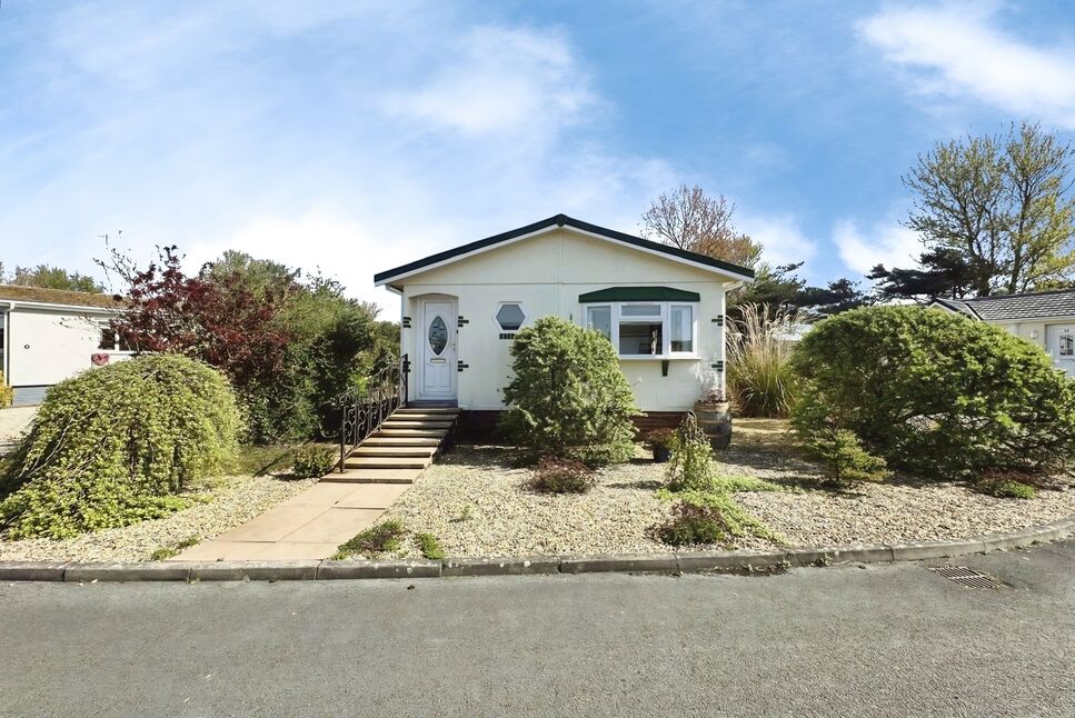 2 bedroom Detached Property for sale