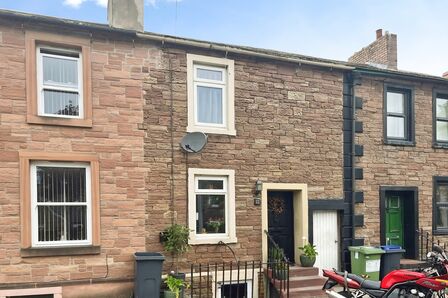 2 bedroom Mid Terrace House for sale