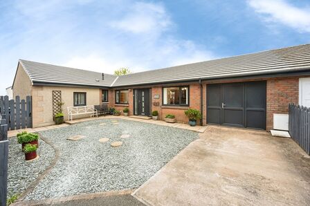 North Road, 4 bedroom Link Detached Bungalow for sale, &pound;350,000