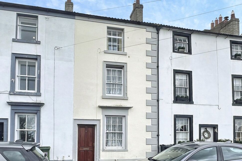 3 bedroom Mid Terrace House for sale