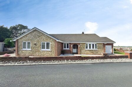 Highmoor, 4 bedroom Detached Bungalow for sale, &pound;350,000