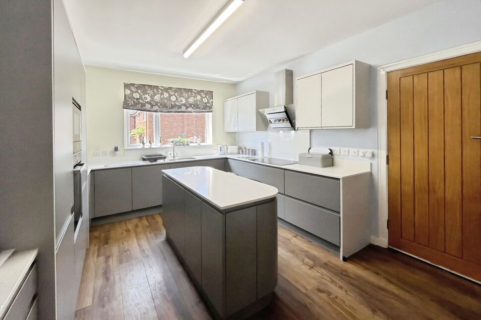 Kitchen / Breakfast Room