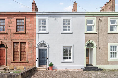 4 bedroom Mid Terrace House for sale