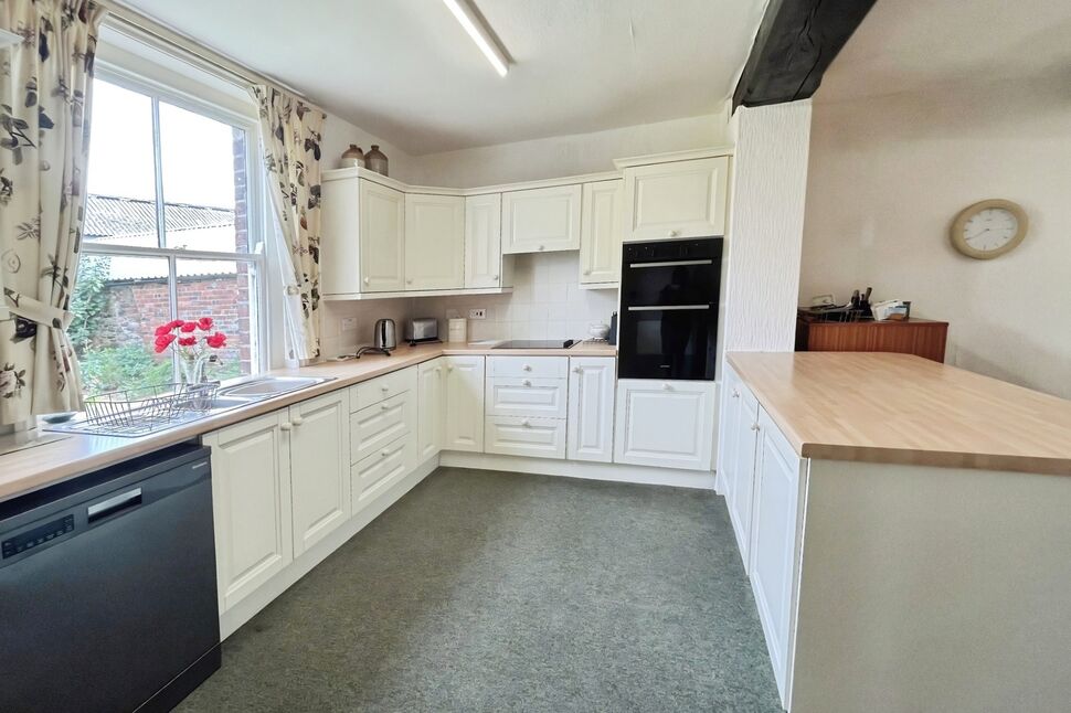 Kitchen / Breakfast Room