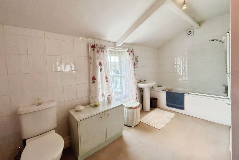 En-Suite Bathroom