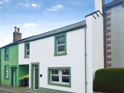 Proctors Square, 4 bedroom Mid Terrace House for sale, &pound;210,000