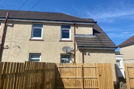 Crindledyke Crescent, 4 bedroom  Flat to rent, £750 pcm