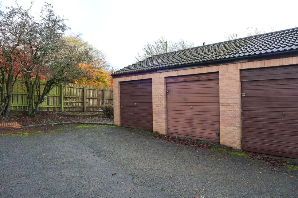 2 bedroom Mid Terrace House for sale, Malplaquet Court, Carluke, ML8