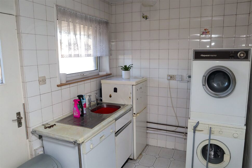 3 bedroom Detached House for sale, Kennedy Street, Wishaw, ML2 £190,000