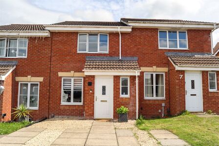2 bedroom Mid Terrace House for sale