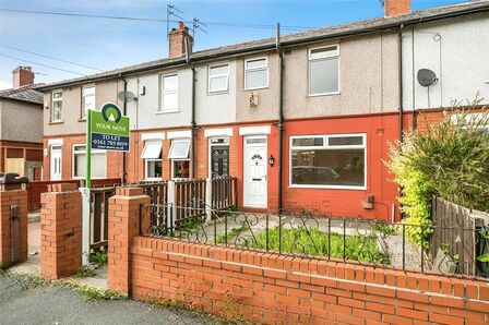 Melrose Avenue, 3 bedroom Mid Terrace House to rent, £900 pcm