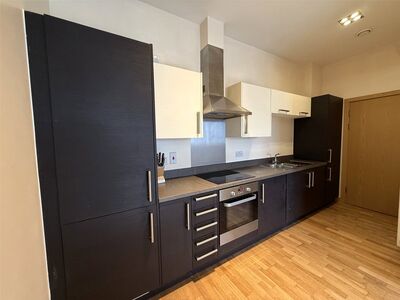 Manor Road, 2 bedroom Flat to rent, &pound;1,500 pcm