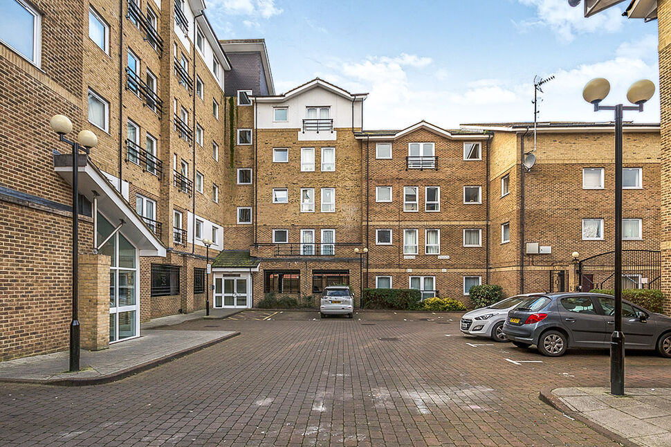 Main image of 2 bedroom Flat to rent, Melbourne Road, Wallington, Surrey, SM6