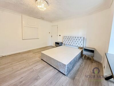 Brighton Road, 1 bedroom Detached Property to rent, &pound;1,000 pcm