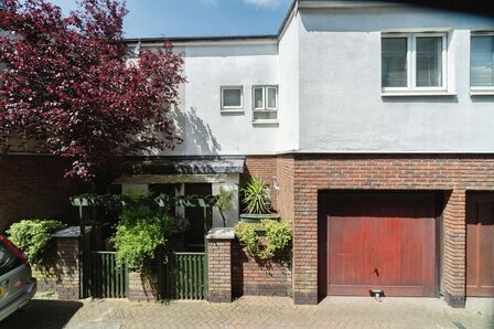 Barnard Close, 4 bedroom Mid Terrace House for sale, £500,000
