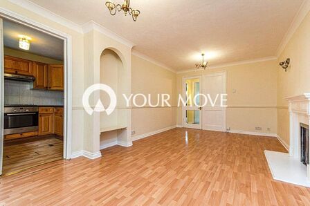 Foxglove Way, 2 bedroom  Flat to rent, £1,550 pcm