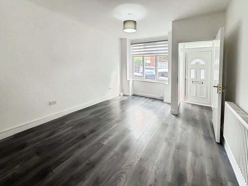 Main image of 3 bedroom Mid Terrace House to rent, Oakwood Avenue, Mitcham, CR4