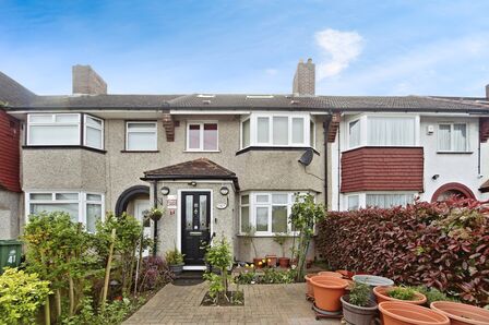 Bramblewood Close, 4 bedroom Mid Terrace House for sale, £600,000