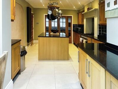 Oakhurst Rise, 1 bedroom Semi Detached Room to rent, £850 pcm