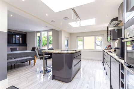 6 bedroom Detached House for sale
