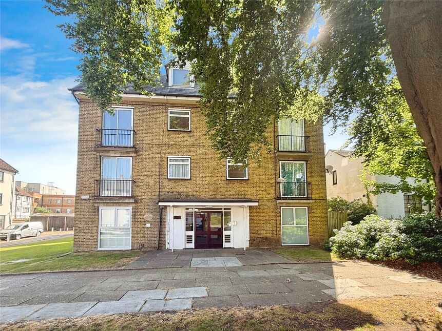 Main image of 2 bedroom Flat for sale, Woodcote Road, Wallington, SM6