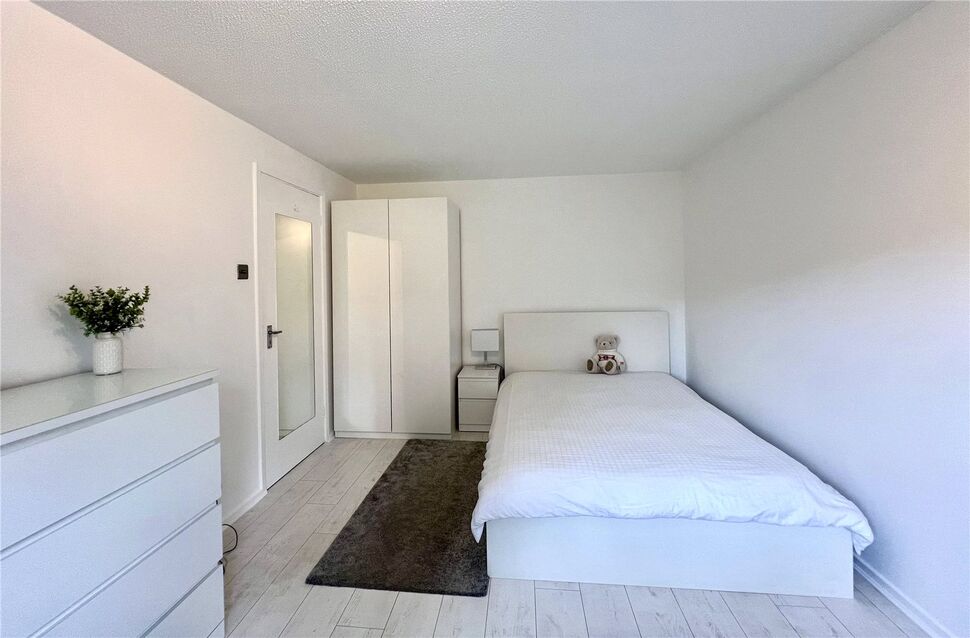 Main image of Semi Detached Room to rent, Apeldoorn Drive, Wallington, SM6