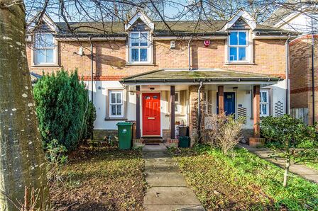 2 bedroom Mid Terrace House for sale