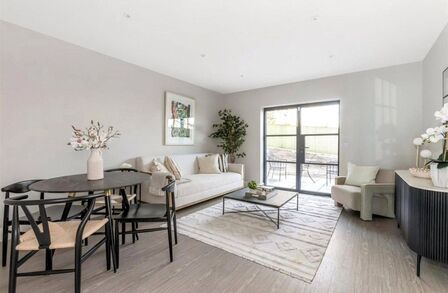 Haling Park Road, 4 bedroom Mid Terrace House for sale, £700,000