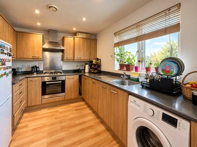 2 bedroom Flat for sale