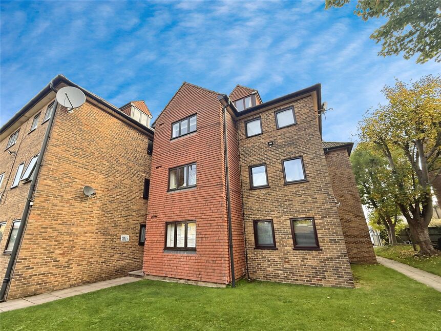 Main image of  Flat to rent, Manor Road, Wallington, SM6